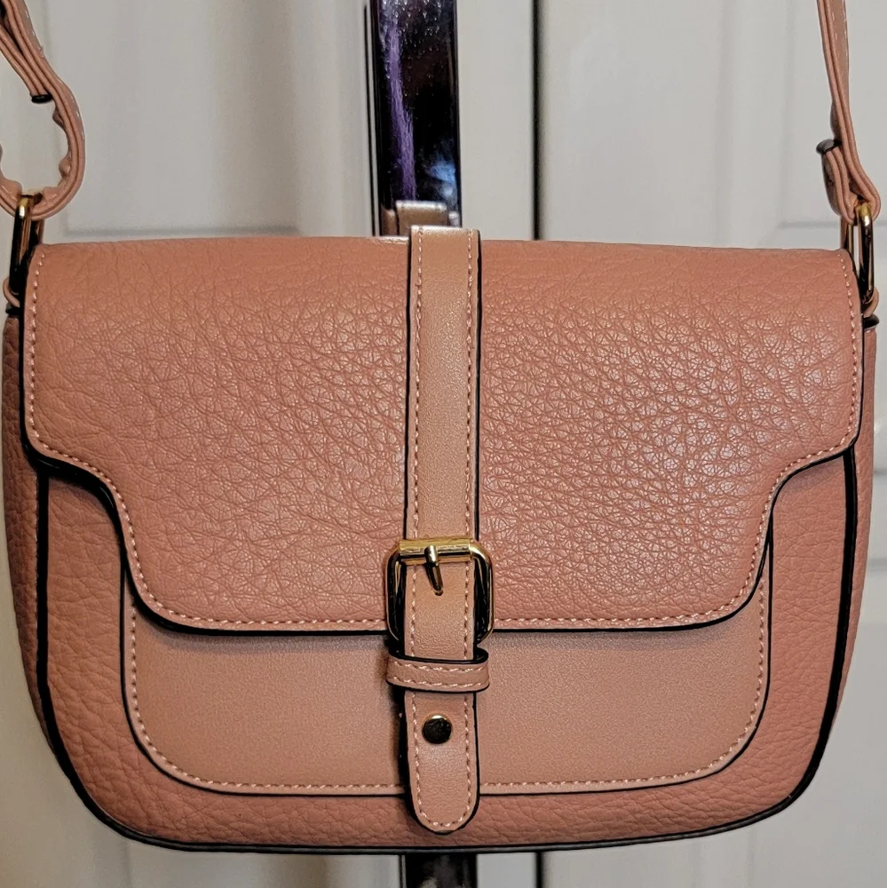 #557-Elegant Pink w/Gold Buckle Leather Crossbody Bag